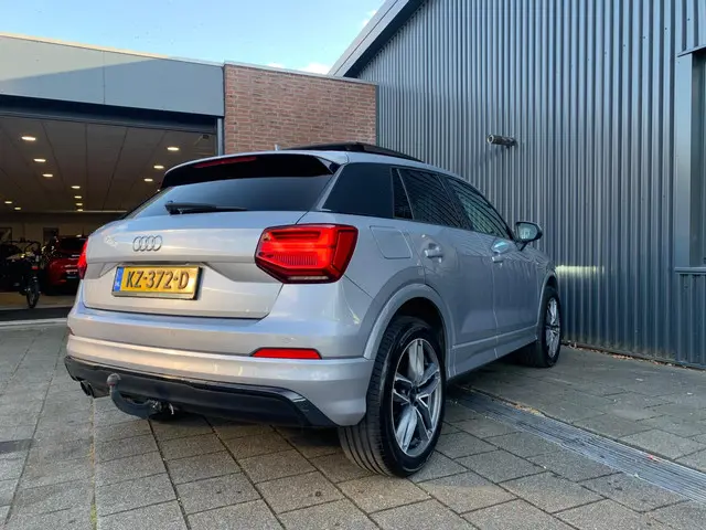 Audi Q2 1.4 TFSI CoD, PANO, NAP, S-LINE 2017 Benzine 4
