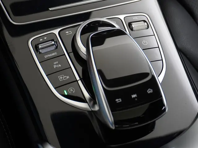 Mercedes-Benz C-Klasse 180 AMG line 2019 Benzine 34