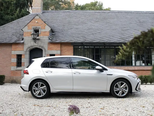 Volkswagen Golf 1.5 eTSI R-Line 2022 Benzine 26