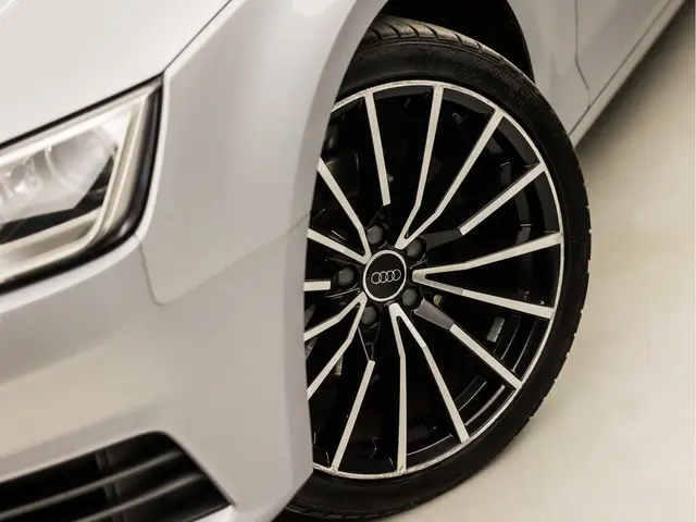 Audi A4 Limousine 1.4 TFSI Sport 2016 Benzine 14