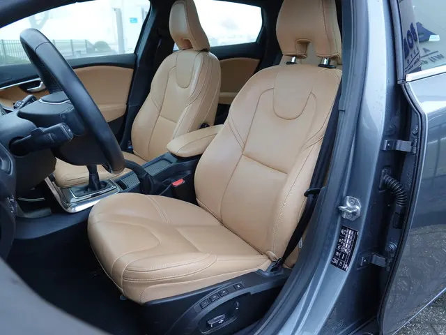 Volvo V40 2.0 T3 Nordic+ 2017 Benzine 6