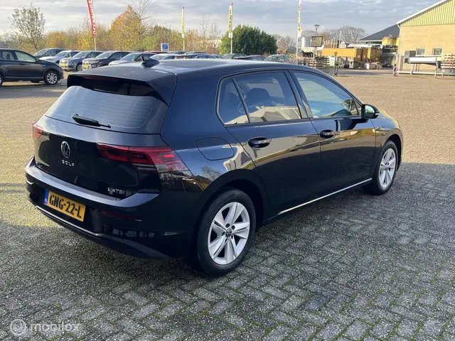 Volkswagen Golf 1.5 eTSI Life Business 2022 Benzine 4