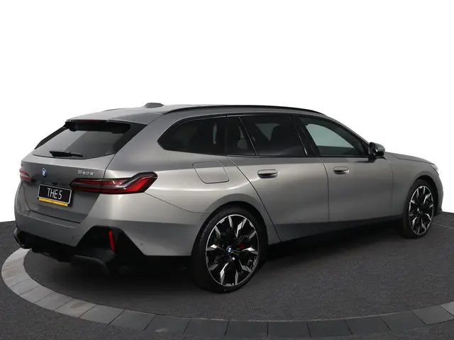 BMW 5 Serie Touring 550e xDrive 2025 Hybride Benzine 2