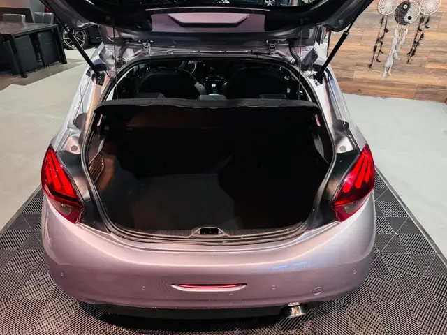 Peugeot 208 1.2 PureTech GT-Line 2019 Benzine 16
