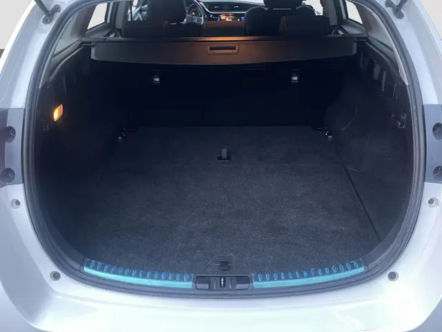 Toyota Auris 1.8 Hybrid Dynamic Go 2017 Hybride Benzine 18