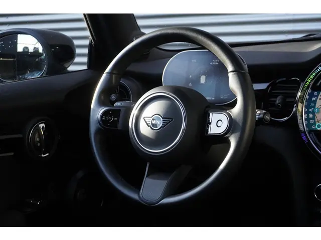 MINI Electric Cooper SE 2023 Elektrisch 24