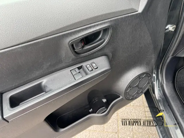 Toyota Yaris 1.3 VVT-i Now 2014 Benzine 16