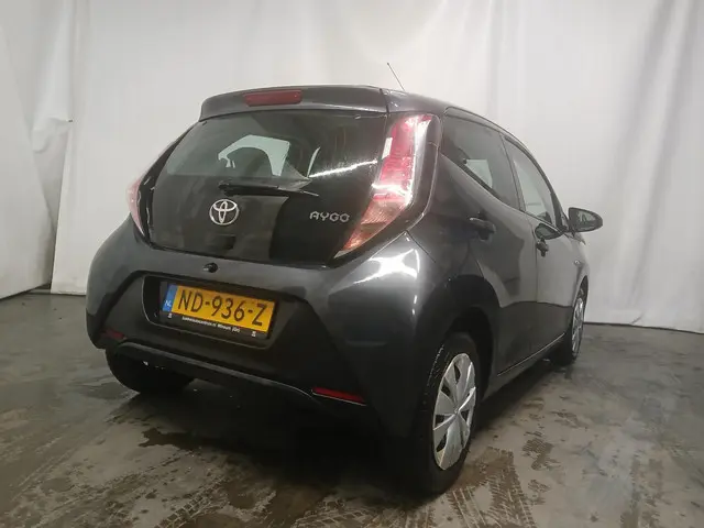 Toyota Aygo 1.0 VVT-i x-now - Frontschade 2017 Benzine 4