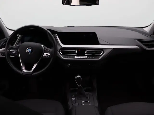 BMW 1 Serie 5-deurs 118i 2020 Benzine 6