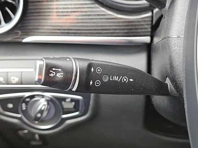 Mercedes-Benz EQV 300 2020 Elektrisch 16