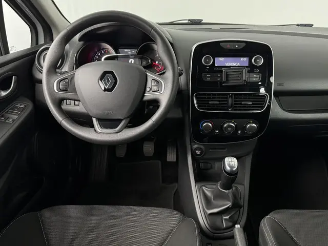 Renault Clio TCe 90 Life 2018 Benzine 32