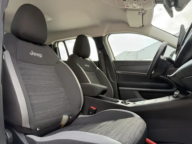 Jeep Avenger Longitude 54 kWh Aut. 2024 Elektrisch 13