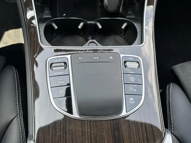 Mercedes-Benz GLC 300e 4MATIC 2022 Hybride Benzine 36