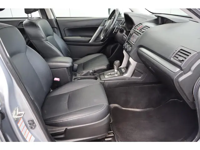Subaru Forester 2.0 Executive 2013 Benzine 13
