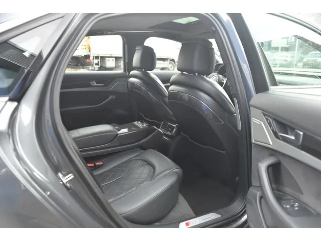 Audi A8 4.0 TFSI S8 quattro Pro Line+ 2013 Benzine 44