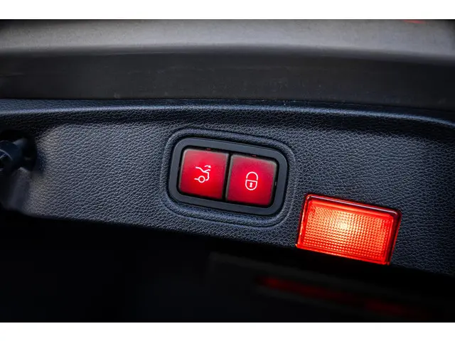 Mercedes-Benz C-Klasse Coupé 300 AMG 2019 Benzine 14