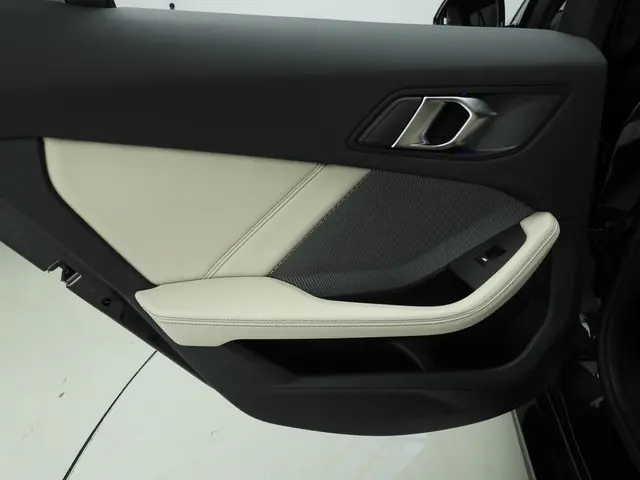 BMW 1 Serie 120 2025 Benzine 17