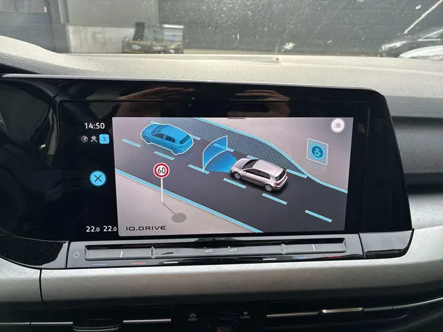 Volkswagen Golf 1.0 eTSI 110pk DSG Life 2022 Benzine 20