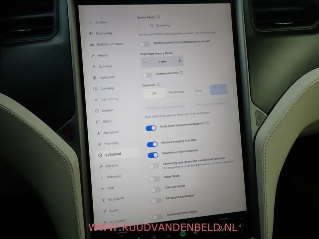 Tesla Model S 75D 2018 Elektrisch 19