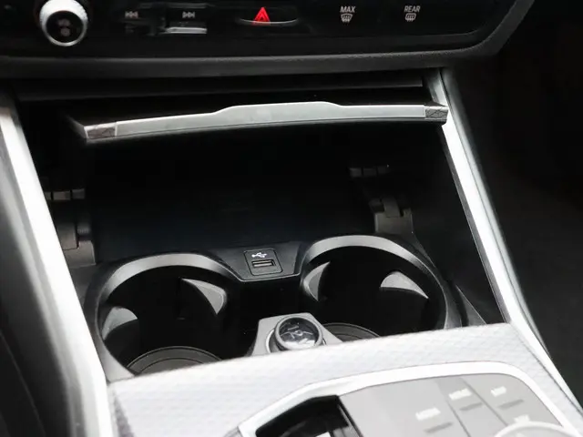 BMW 3 Serie Sedan 330e 2024 Hybride Benzine 20