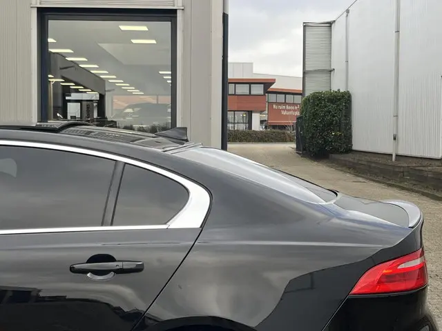 Jaguar XE 2.0 Portfolio 2015 Benzine 55