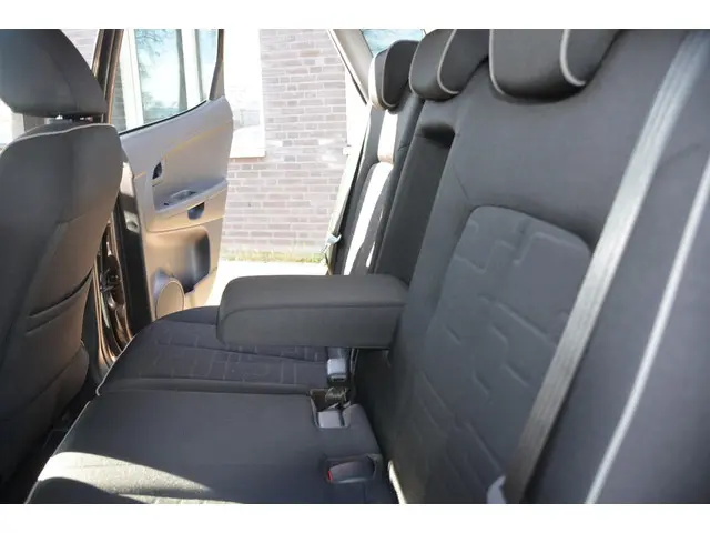 Kia Venga 1.6 CVVT automaat 2016 Benzine 37