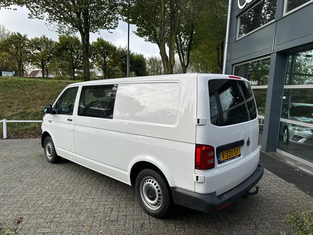 Volkswagen Transporter 2.0 TDI L2H1 DC 2018 Diesel 5