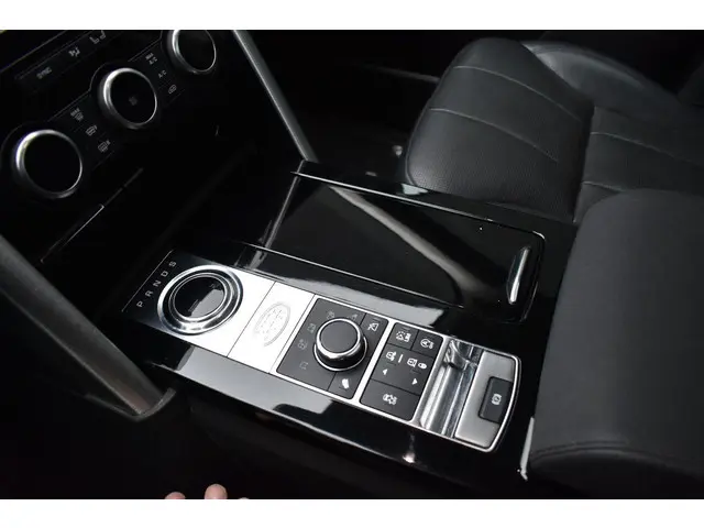 Land Rover Discovery 3.0 Td6 HSE VAN 2018 Diesel 12