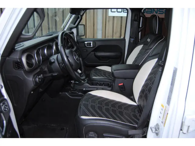 Jeep Wrangler Unlimited 3.6 Sport 2018 Benzine 12