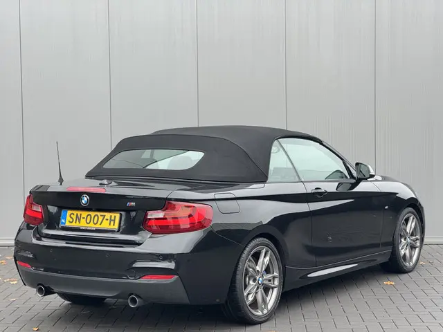 BMW 2 Serie Cabrio M235i High Executive 2015 Benzine 19