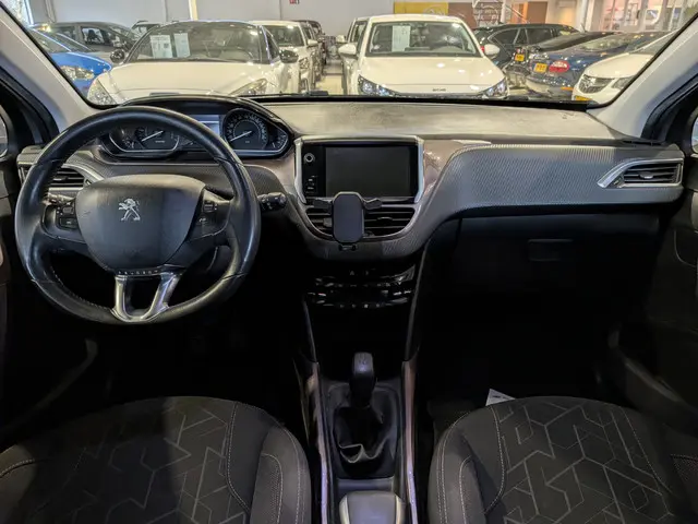 Peugeot 2008 1.2 PureTech Active 2015 Benzine 9