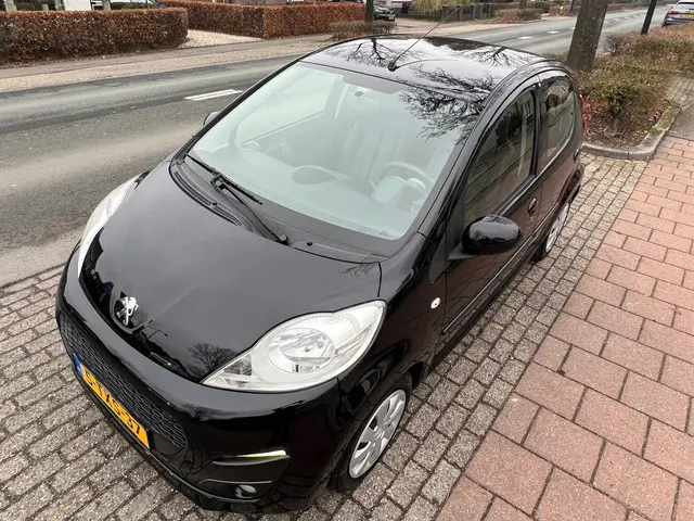 Peugeot 107 1.0 EXCLUSIVE NL-AUTO-NAP 2014 Benzine 35