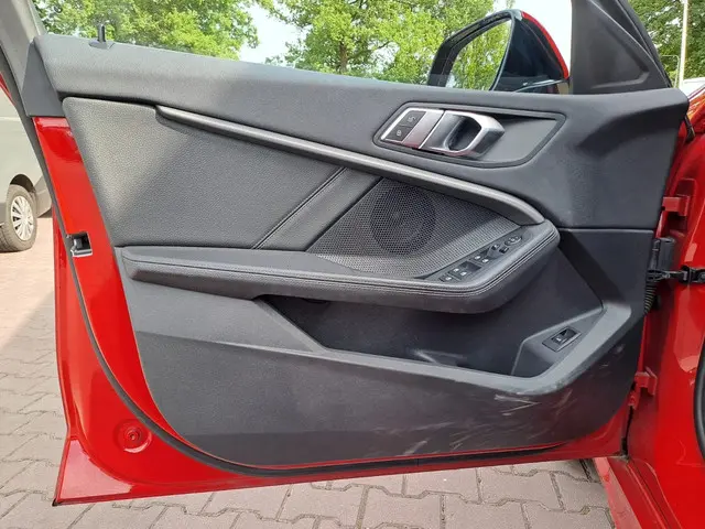 BMW 1 Serie 118i High Executive 2019 Benzine 32