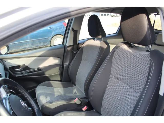 Toyota Yaris 1.5 Hybrid Aspiration 2015 Hybride Benzine 8