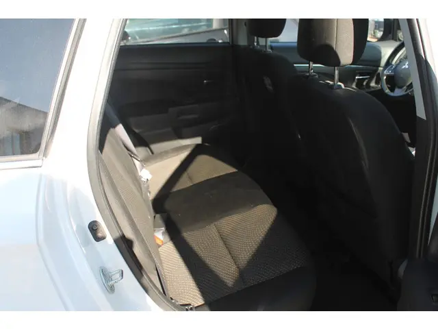 Mitsubishi ASX 1.6 Cleartec Invite+ 2015 Benzine 15