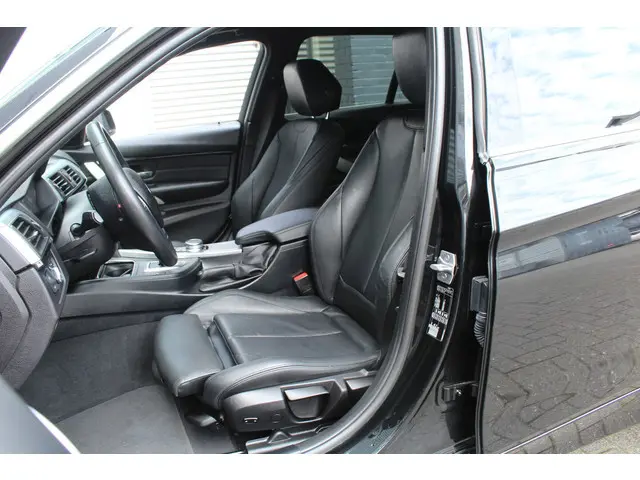 BMW 3 Serie Touring 320i High Executive 2017 Benzine 23