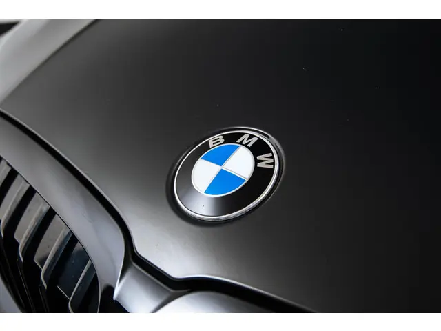 BMW 3 Serie Touring 330i Executive Edition 2020 Benzine 38
