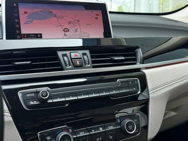 BMW X1 xDrive20i High Executive 2021 Benzine 7