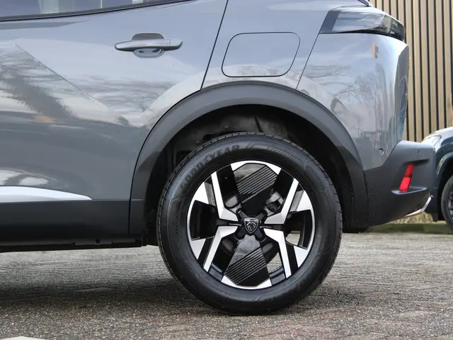Peugeot 2008 1.2 PureTech 130 GT 2024 Benzine 23