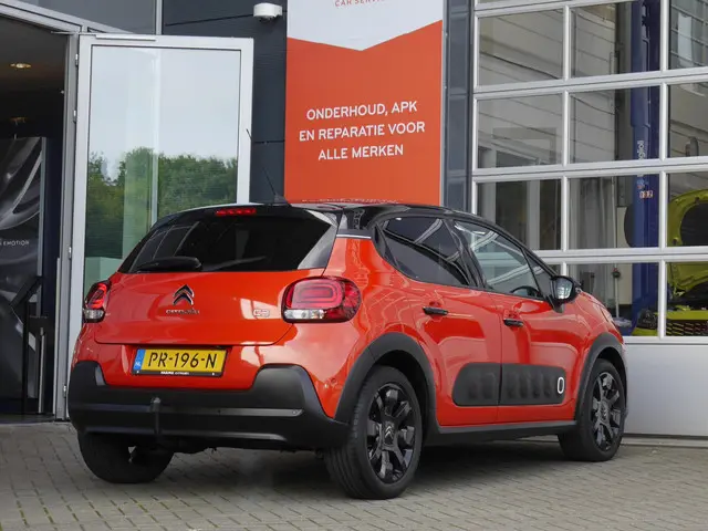 Citroën C3 1.2 PureTech Automaat Shine 2017 Benzine 3