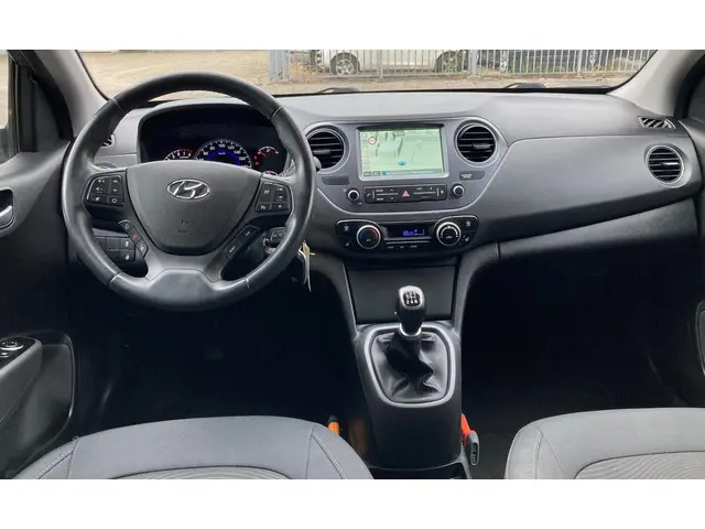 Hyundai i10 1.0i Premium cc, Nvi,Pdc,... 2019 Benzine 8