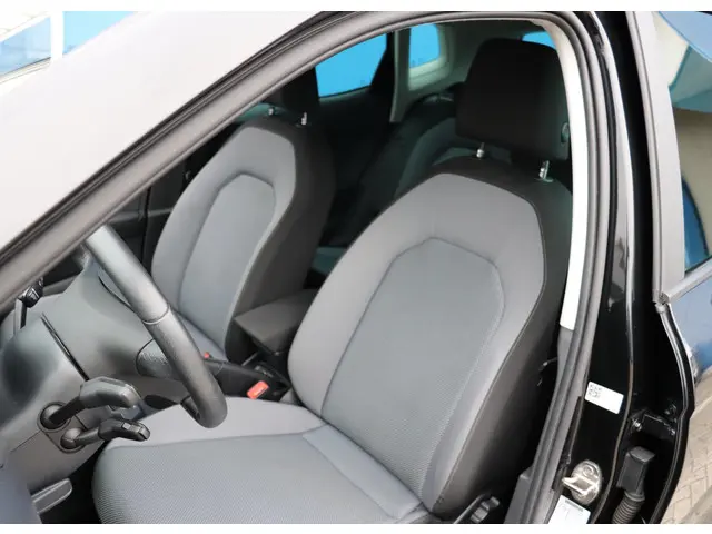 SEAT Arona 1.0 TSI Style Business Intense 2019 Benzine 4