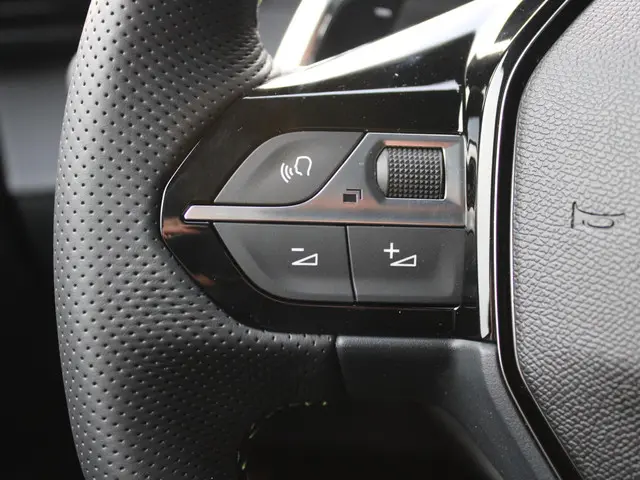 Peugeot 2008 1.2 Hybrid 145 GT 2026 Hybride Benzine 25