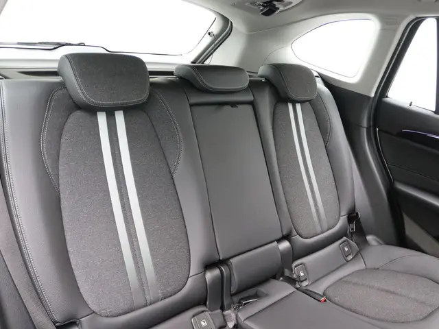 BMW X1 xDrive25e 2022 Hybride Benzine 26