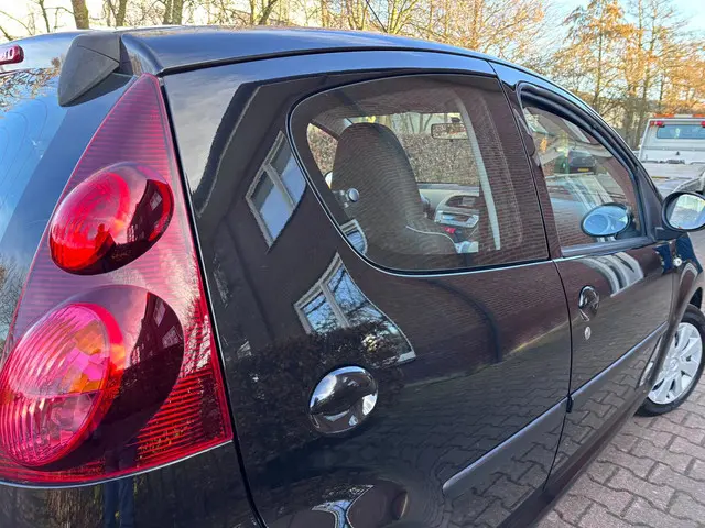 Peugeot 107 1.0 Active 2013 Benzine 9