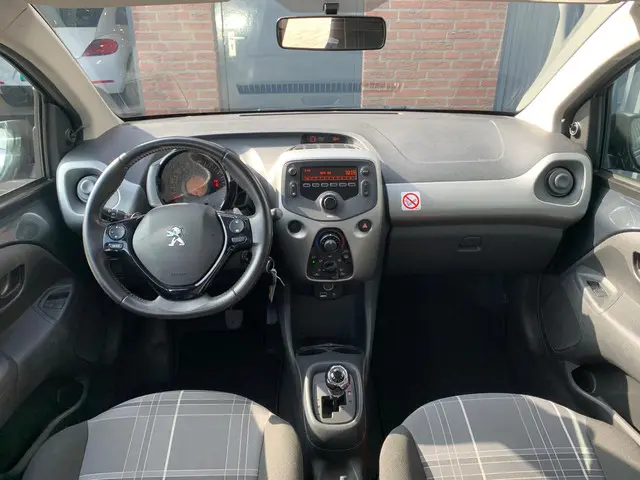 Peugeot 108 1.0 VTi Active, AUTOMAAT, AIRCO 2017 Benzine 11