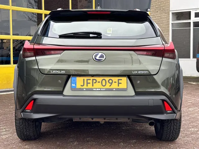 Lexus UX 250h 2022 Hybride Benzine 5