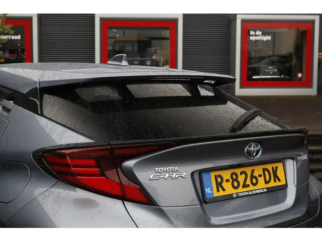 Toyota C-HR 1.8 Hybrid Style 2022 Hybride Benzine 8