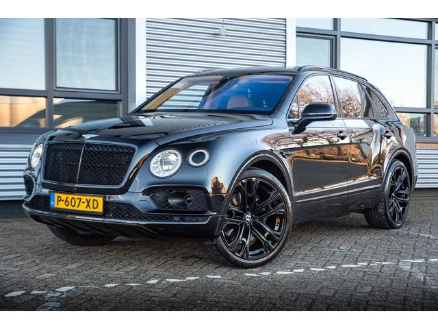 Bentley Bentayga 6.0 W12 black on black 2016 Benzine 45