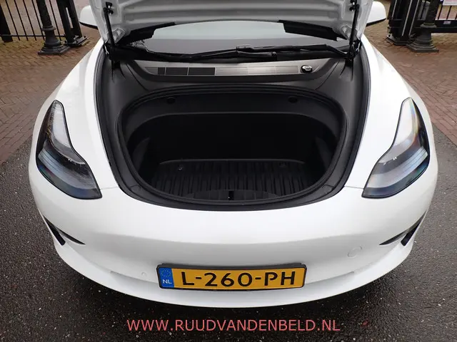 Tesla Model 3 Performance AWD 75 kWh 2021 Elektrisch 32